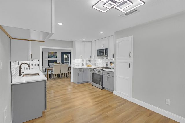 3048 Old Orchard Lane, Bedford, TX 76021