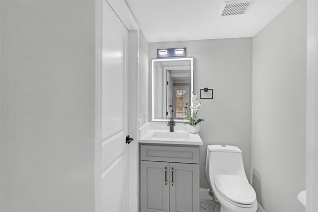 3048 Old Orchard Lane, Bedford, TX 76021