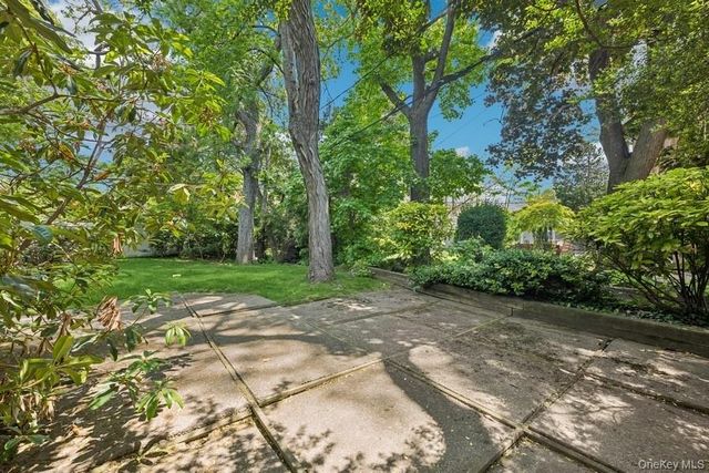 764 Sherwood Court, North Woodmere, NY 11581