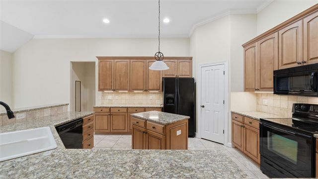 905 Mountain DR, San Marcos, TX 78666