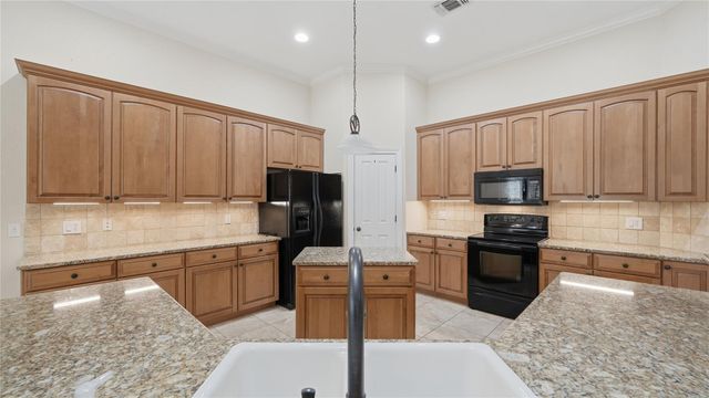 905 Mountain DR, San Marcos, TX 78666
