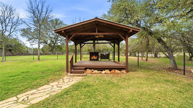 905 Mountain DR, San Marcos, TX 78666