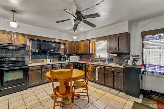 2424 28th Street, Rock Island, IL 61201