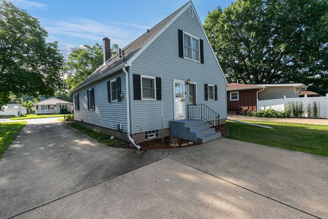 2424 28th Street, Rock Island, IL 61201