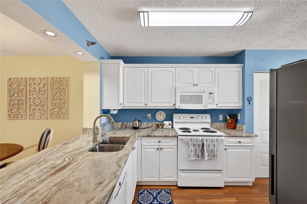 Image 4 of property listing at 3750 PINEBROOK CIRCLE 403, Bradenton, FL 34209