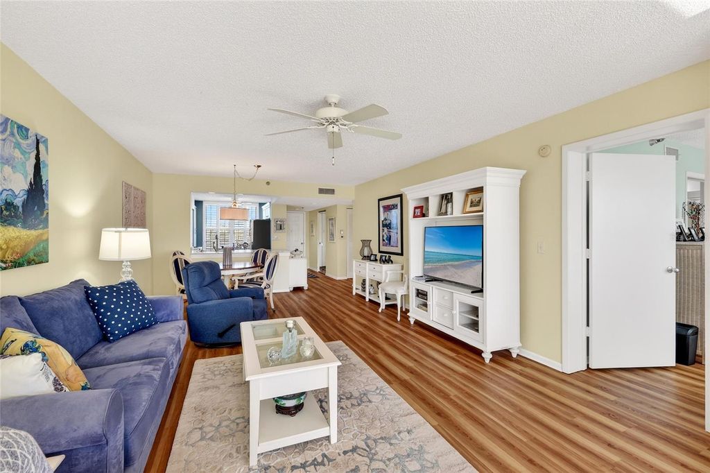 Image 9 of property listing at 3750 PINEBROOK CIRCLE 403, Bradenton, FL 34209