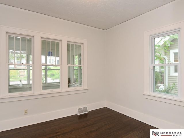 3507 N 45th Avenue, Omaha, NE 68104
