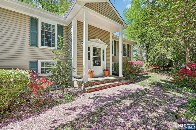 97 Erie Avenue, Midland Park, NJ 07432