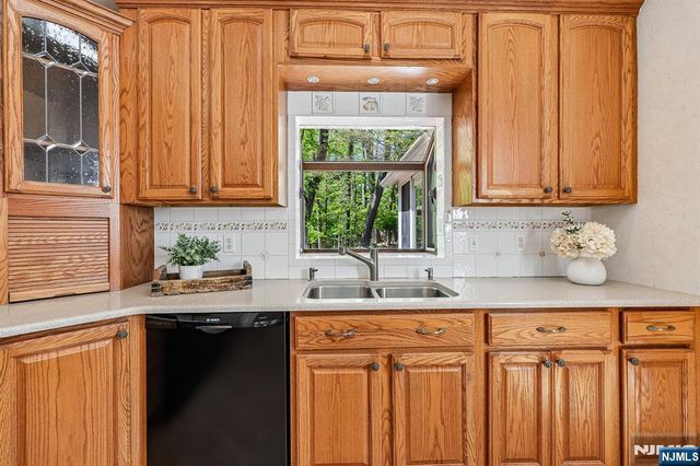97 Erie Avenue, Midland Park, NJ 07432