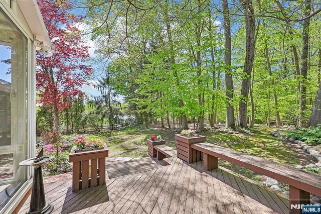 97 Erie Avenue, Midland Park, NJ 07432