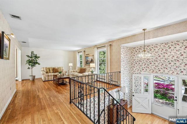 97 Erie Avenue, Midland Park, NJ 07432