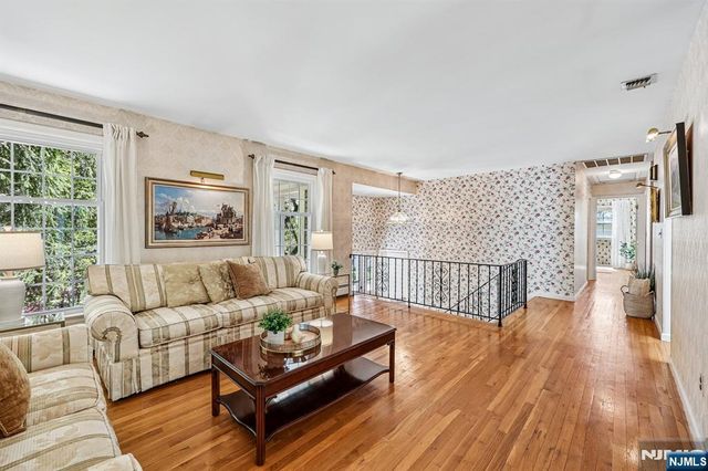 97 Erie Avenue, Midland Park, NJ 07432