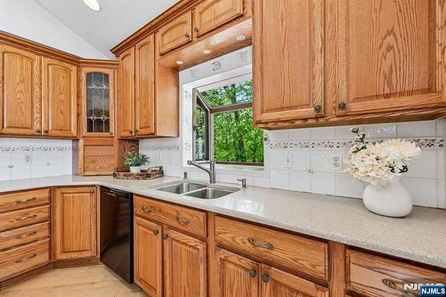97 Erie Avenue, Midland Park, NJ 07432