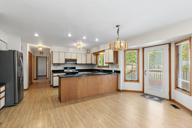 1600 Brentford Drive, Naperville, IL 60563