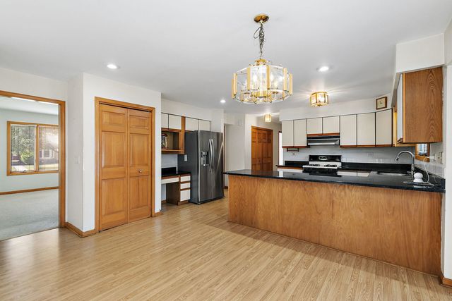1600 Brentford Drive, Naperville, IL 60563