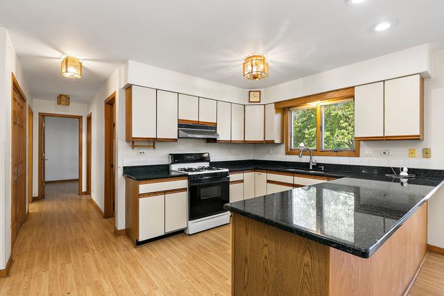 1600 Brentford Drive, Naperville, IL 60563