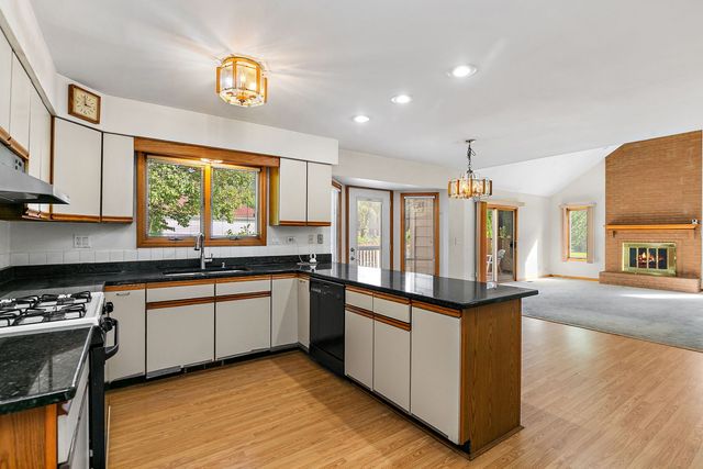 1600 Brentford Drive, Naperville, IL 60563