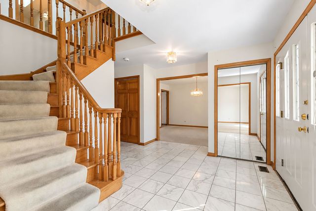 1600 Brentford Drive, Naperville, IL 60563