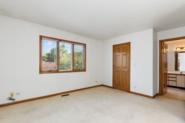 1600 Brentford Drive, Naperville, IL 60563