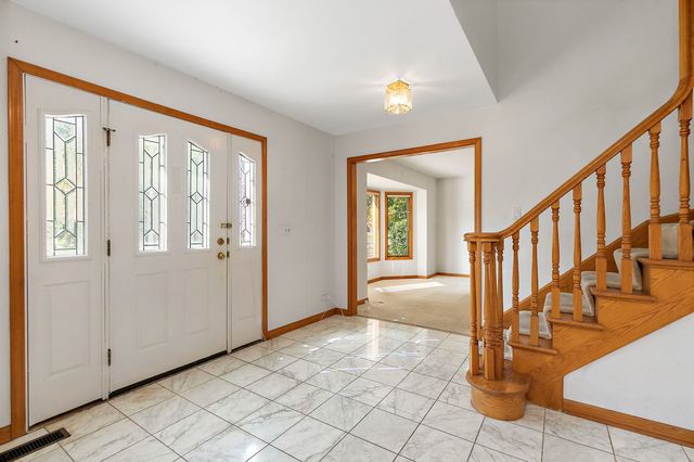 1600 Brentford Drive, Naperville, IL 60563