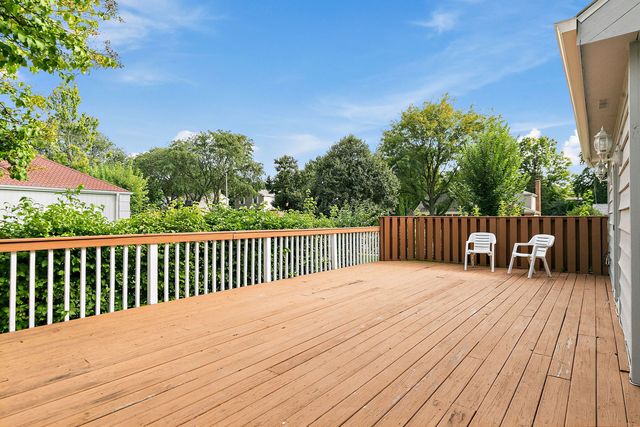 1600 Brentford Drive, Naperville, IL 60563