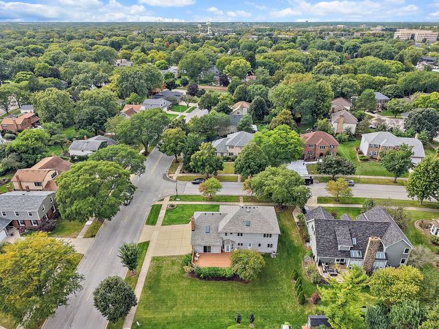 1600 Brentford Drive, Naperville, IL 60563