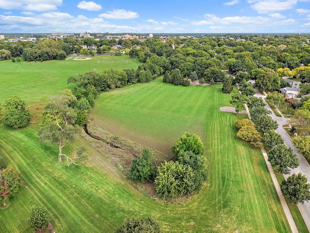 1600 Brentford Drive, Naperville, IL 60563