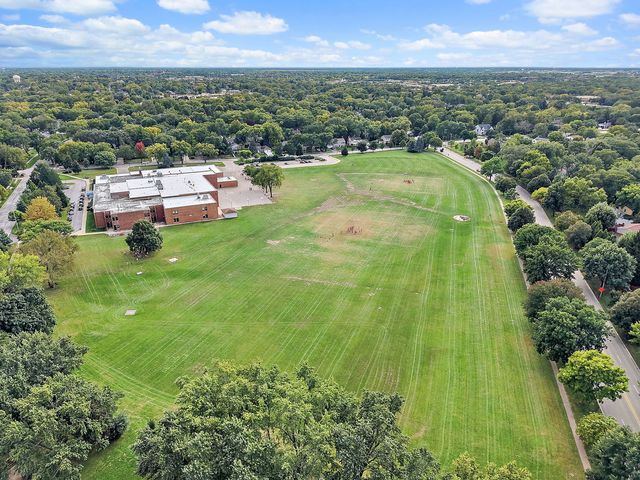 1600 Brentford Drive, Naperville, IL 60563