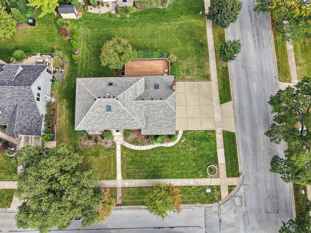 1600 Brentford Drive, Naperville, IL 60563