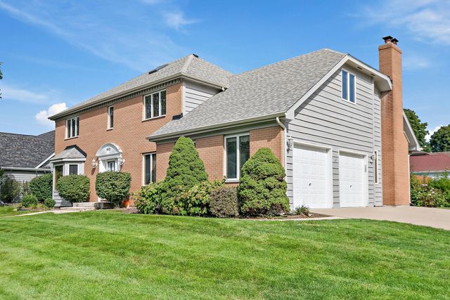 1600 Brentford Drive, Naperville, IL 60563