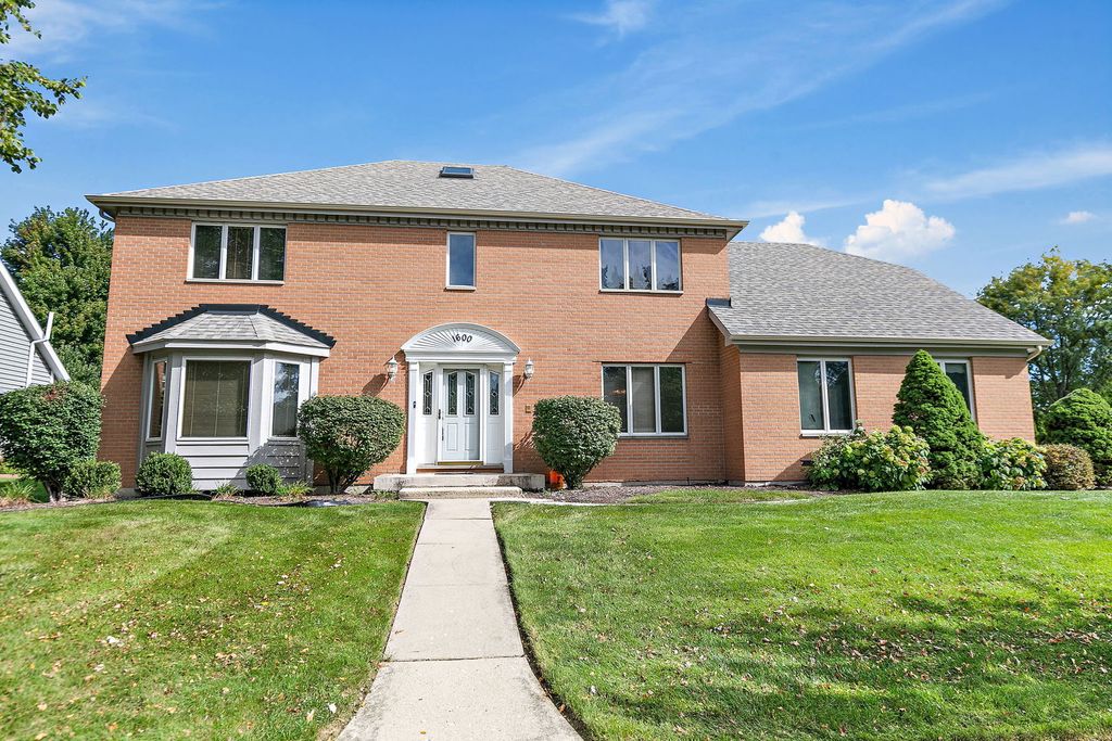1600 Brentford Drive, Naperville, IL 60563 — photo 2