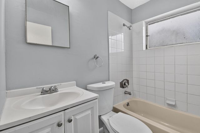 1037 W 28TH Street, Riviera Beach, FL 33404