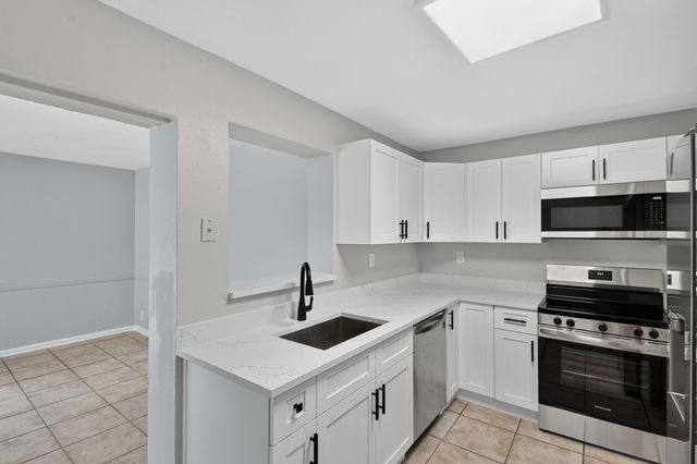 1037 W 28TH Street, Riviera Beach, FL 33404