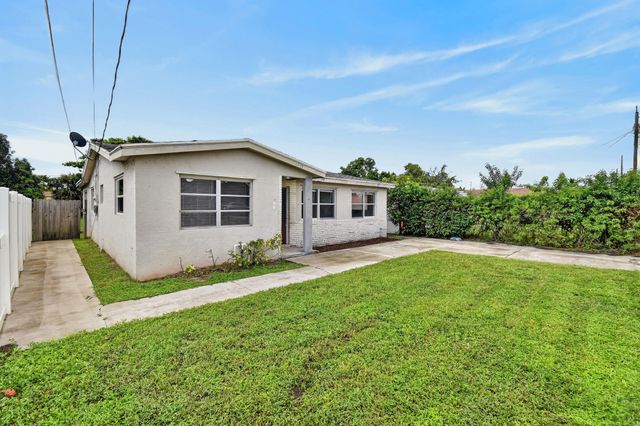 1037 W 28TH Street, Riviera Beach, FL 33404