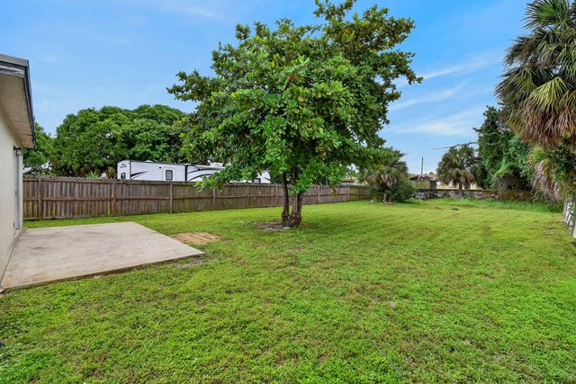 1037 W 28TH Street, Riviera Beach, FL 33404