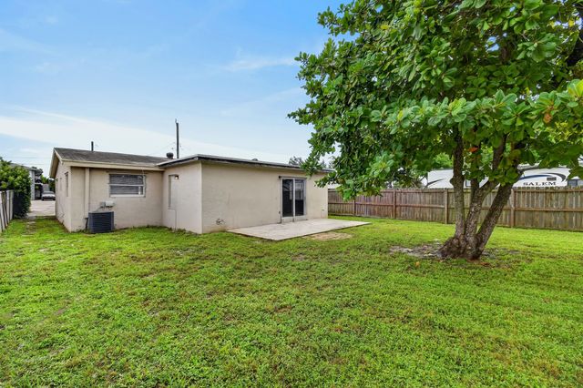 1037 W 28TH Street, Riviera Beach, FL 33404