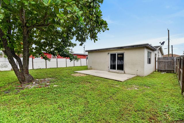 1037 W 28TH Street, Riviera Beach, FL 33404