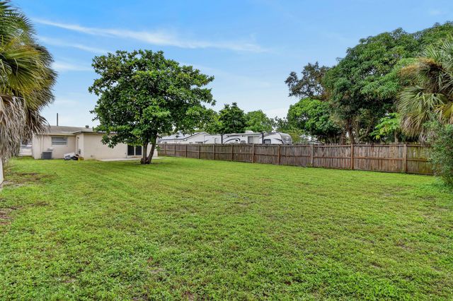 1037 W 28TH Street, Riviera Beach, FL 33404