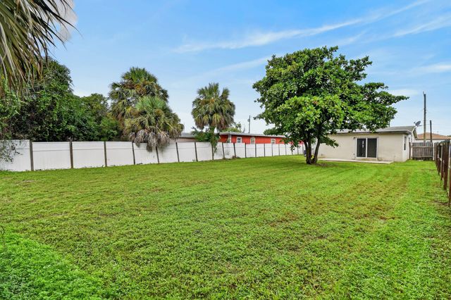 1037 W 28TH Street, Riviera Beach, FL 33404