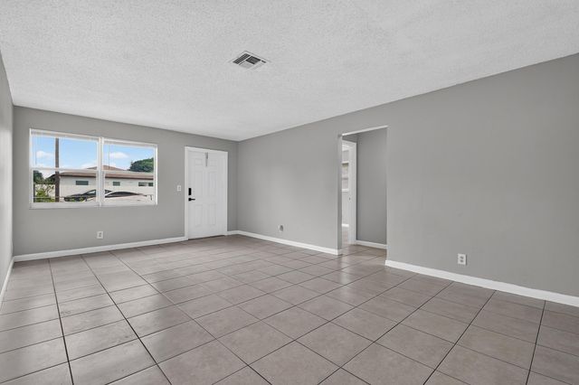 1037 W 28TH Street, Riviera Beach, FL 33404