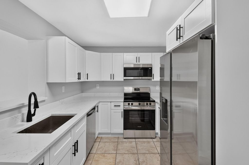 1037 W 28TH Street, Riviera Beach, FL 33404
