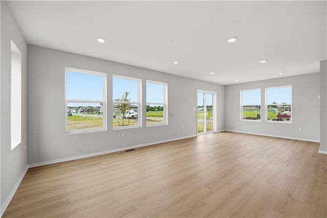 1328 SE Windbreak Drive, Lee's Summit, MO 64081