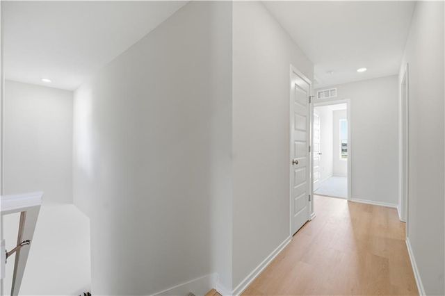 1328 SE Windbreak Drive, Lee's Summit, MO 64081