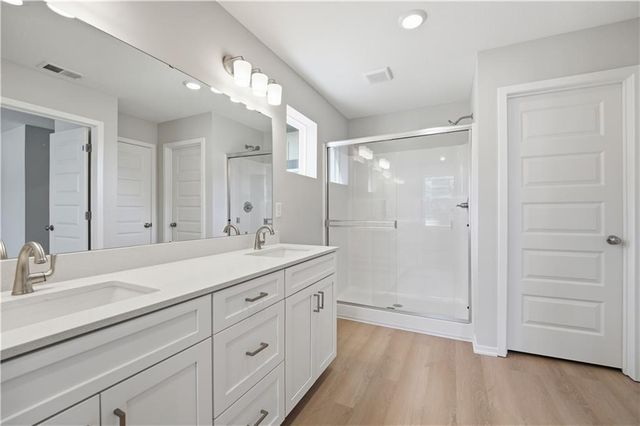 1328 SE Windbreak Drive, Lee's Summit, MO 64081