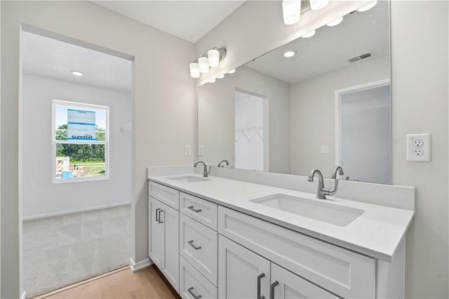 1328 SE Windbreak Drive, Lee's Summit, MO 64081