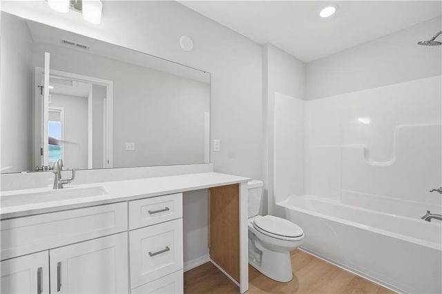 1328 SE Windbreak Drive, Lee's Summit, MO 64081