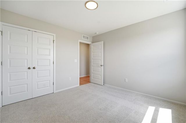 1328 SE Windbreak Drive, Lee's Summit, MO 64081
