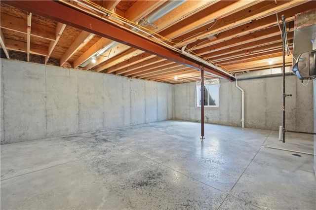 1328 SE Windbreak Drive, Lee's Summit, MO 64081