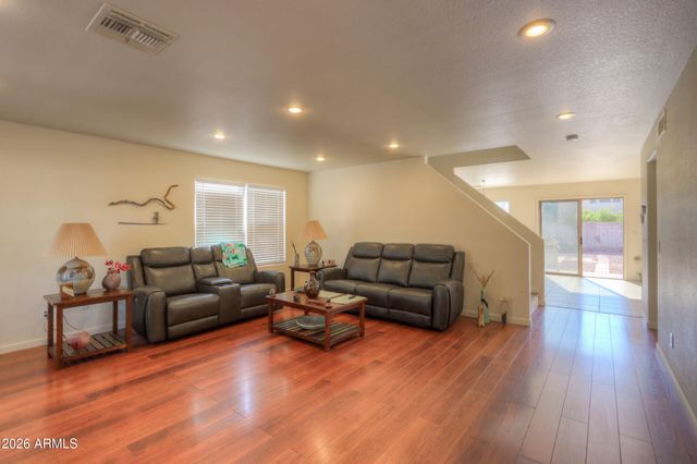 533 W PRICKLY PEAR Drive, Casa Grande, AZ 85122