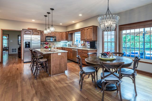 32 Sail Harbour Drive, New Fairfield, CT 06812